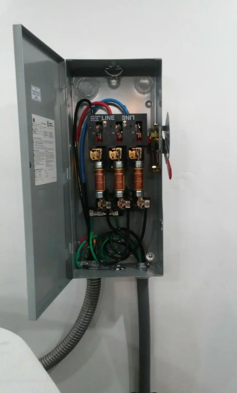 Three-phase disconnect switch installed for Smoke Detector Installation in Chilton